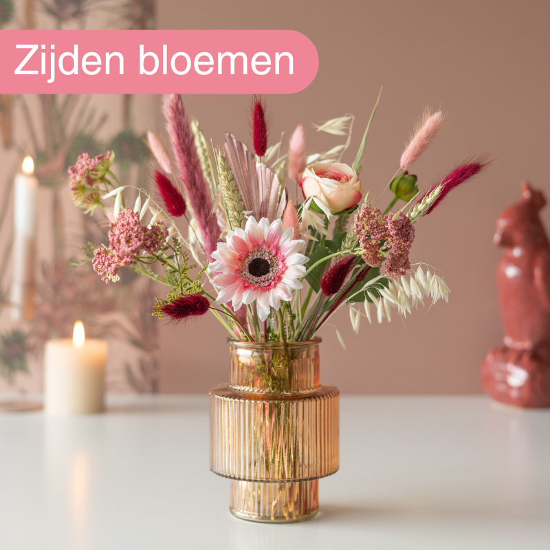 Brievenbuspakketje zijden en droogbloemen in roze tinten