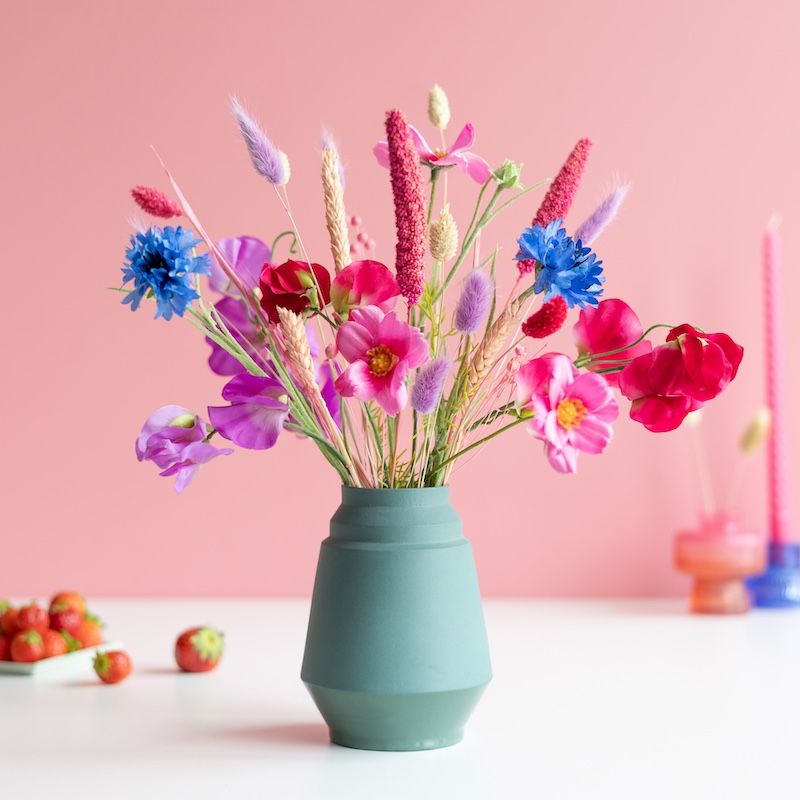 L284 Zomerse droogbloemen en zijden bloemen in roze blauw rode tinten