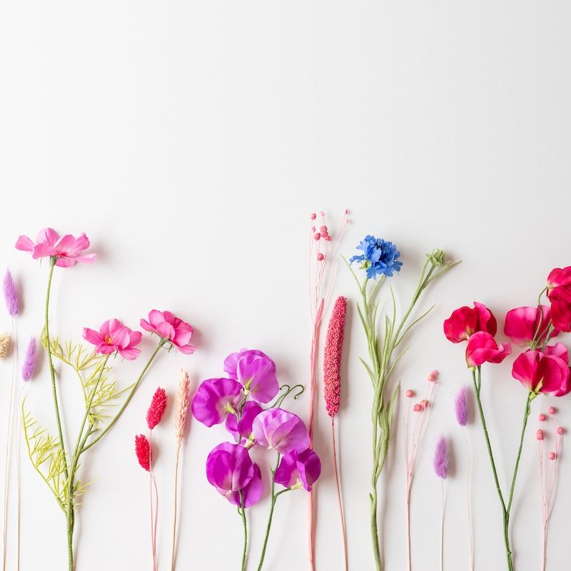 L284 Zomerse droogbloemen en zijden bloemen in roze blauw rode tinten
