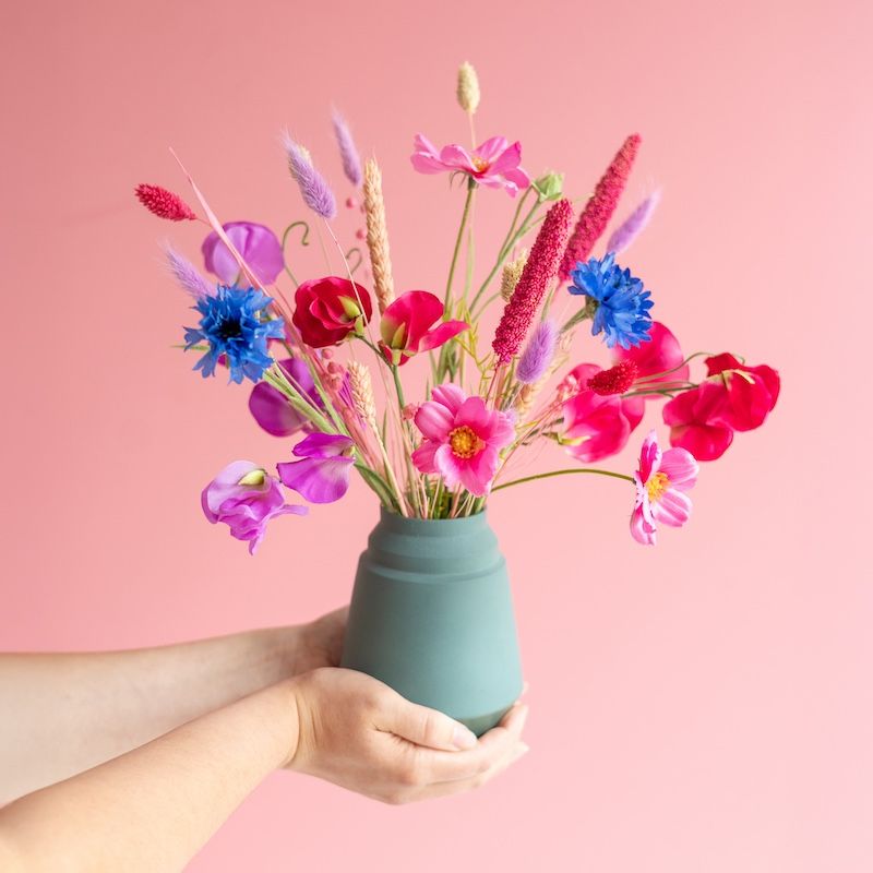 L284 Zomerse droogbloemen en zijden bloemen in roze blauw rode tinten